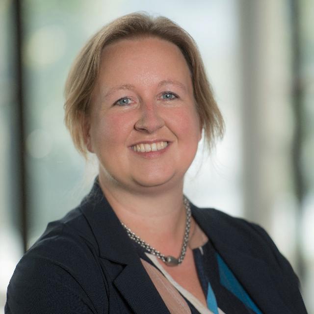 Pasfoto Christy van Buren